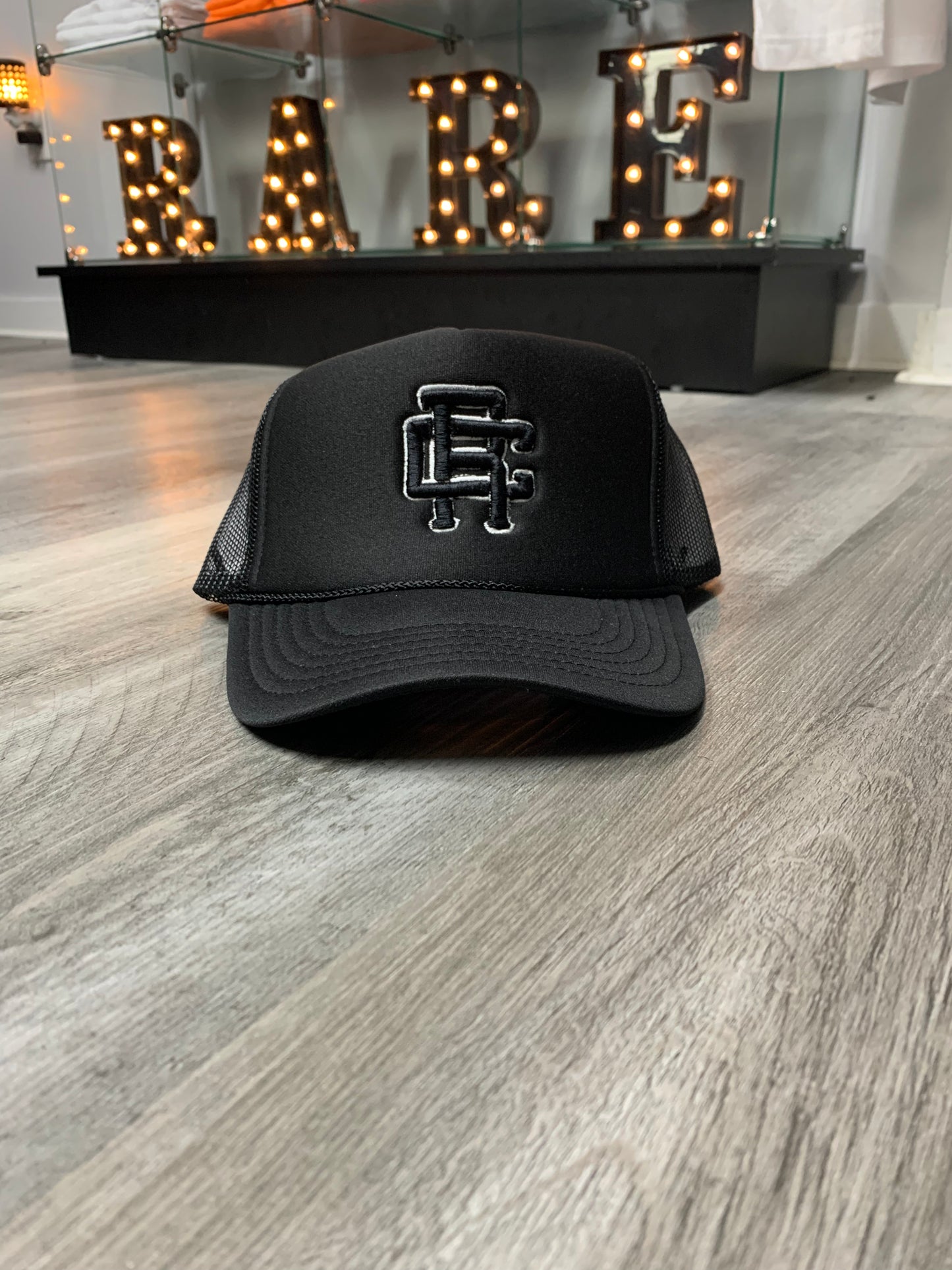 EST. RC Trucker Hat ((Black/Black/White)